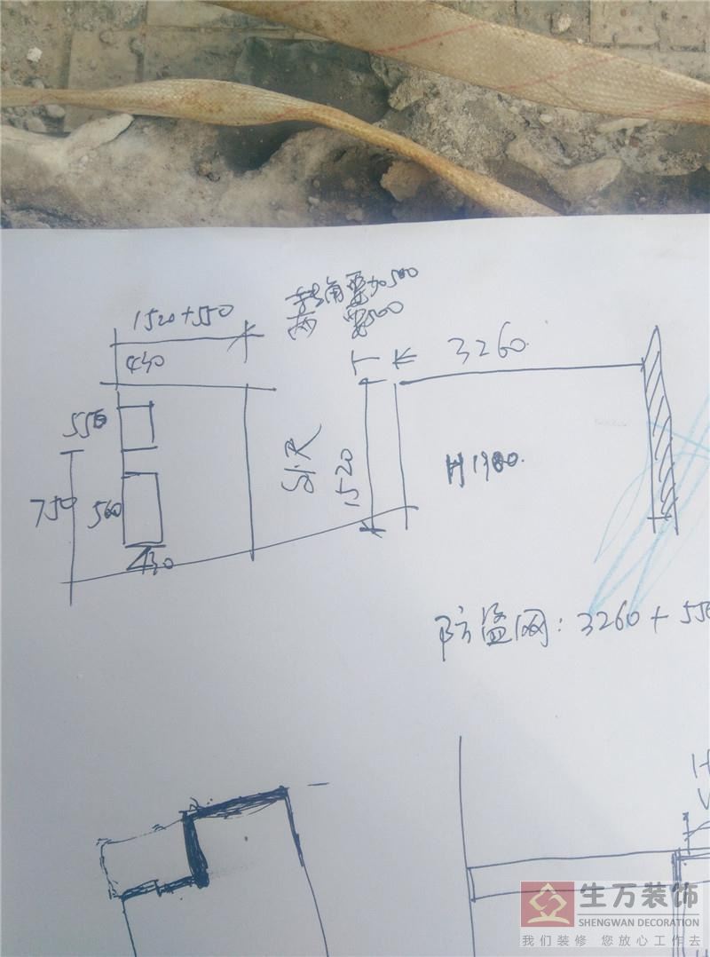 防盜網預留逃生窗口。